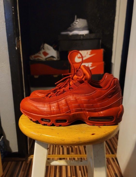 Nike Air Max '95 Triple Red Sz 9.5 $80
