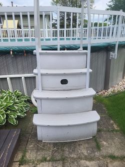 Pool stairs
