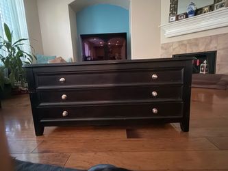 Black Wood 3-Drawer Dresser