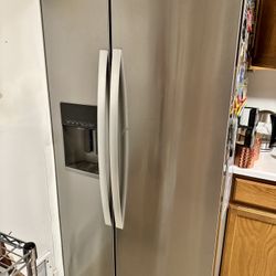 Whirlpool Refrigerator (PICKUP ONLY)