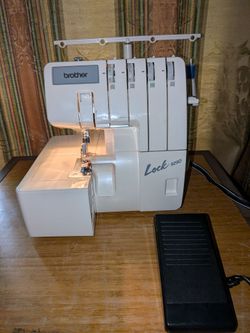 Brother Lock 929D Serger Overlock Sewing Machine