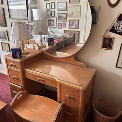 Vanity With Stool And Mirror