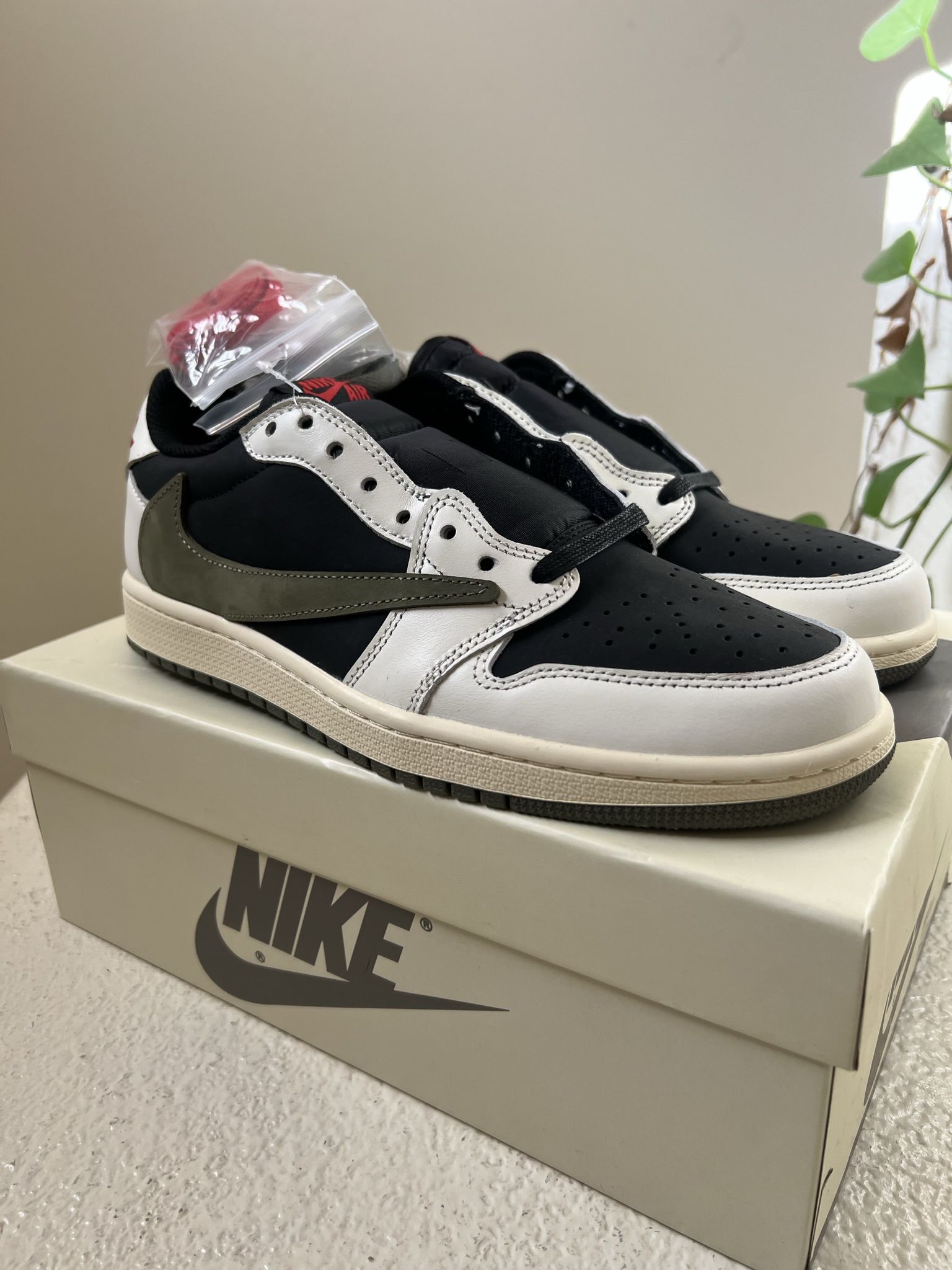 Jordan 1 Travis Scott Olives