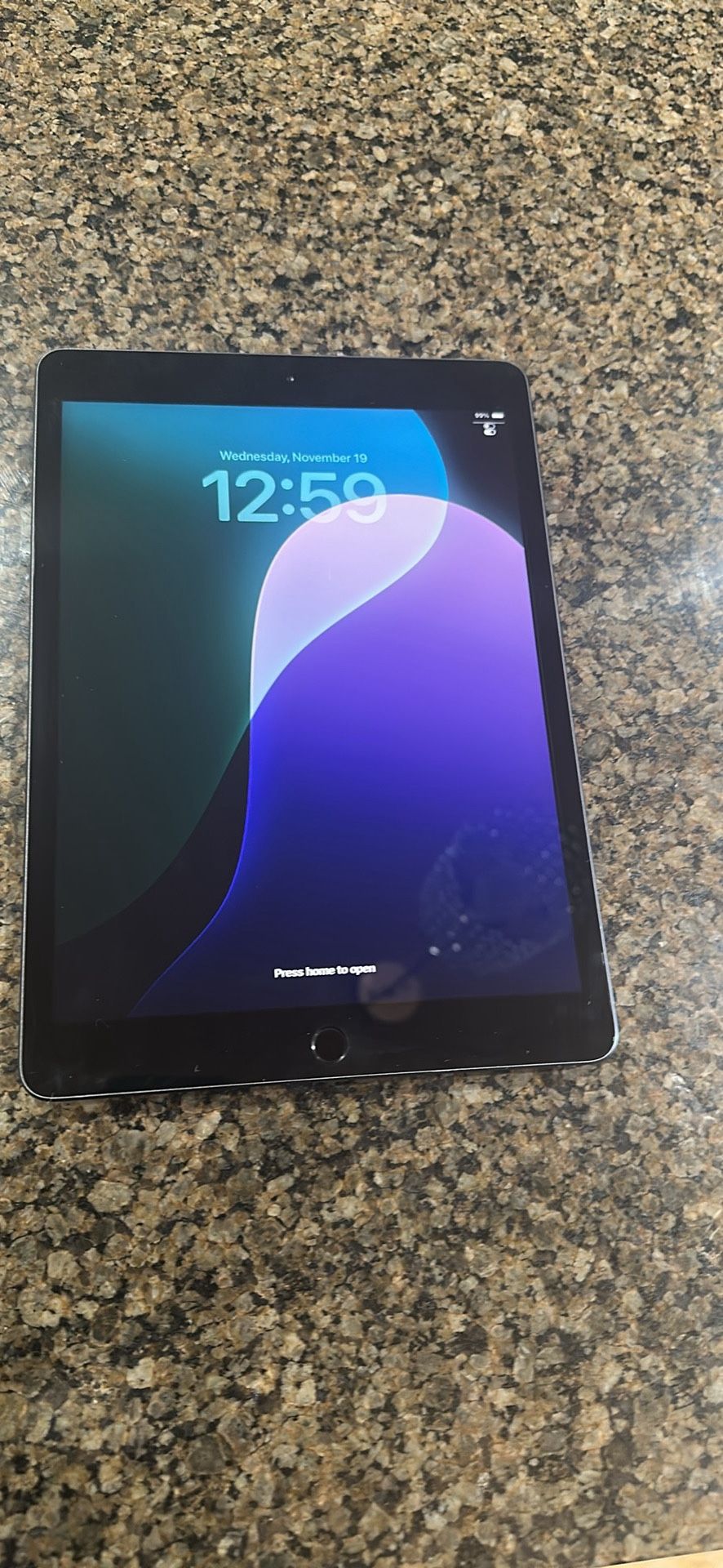 Apple ipad 7 th gen 128 gb like new 