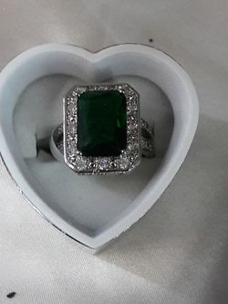 Emerald green Gemstone, Sterling silver size7