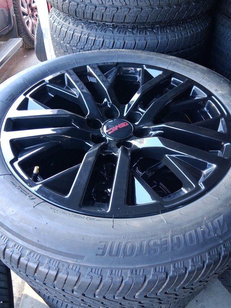 2024 OEM ORIGINAL TAKEOFFS GMC YUKON DENALI PREMIUM 22 INCH TIRES BRIDGESTONE 99 % DOT 3123 $ 2350
