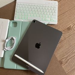 Apple iPad Air 5th Generation (M1 chip / 2022) 64GB with keyboard, pencil & Accessories 