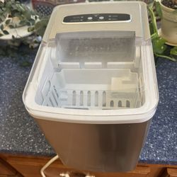 Insignia Ice Maker 