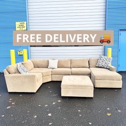 Large Sectional Couch 🛋️ Free Delivery 