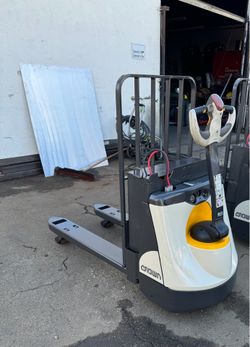 Crown Electric Pallet Jack