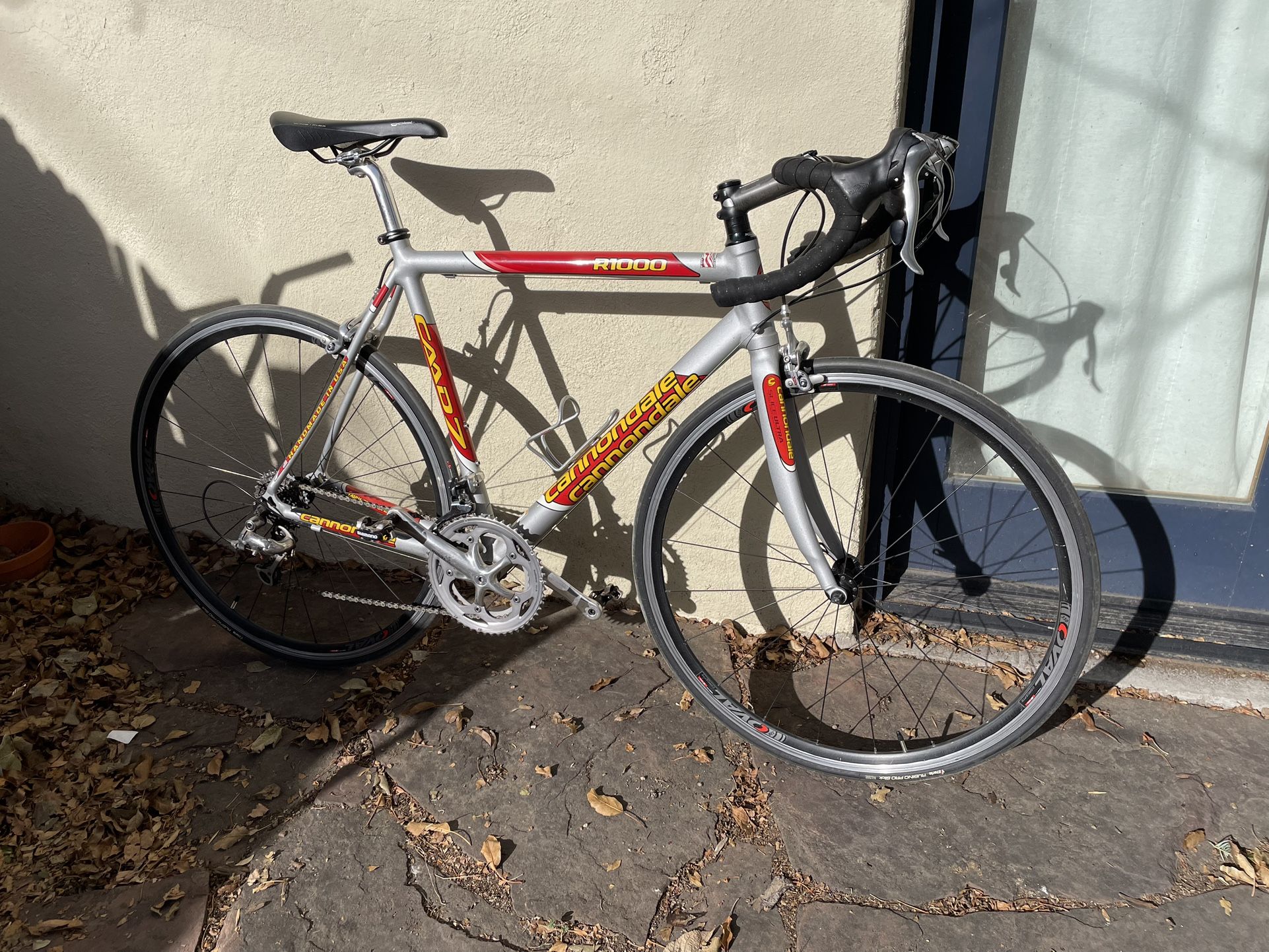 Cannondale R1000 Road Bike