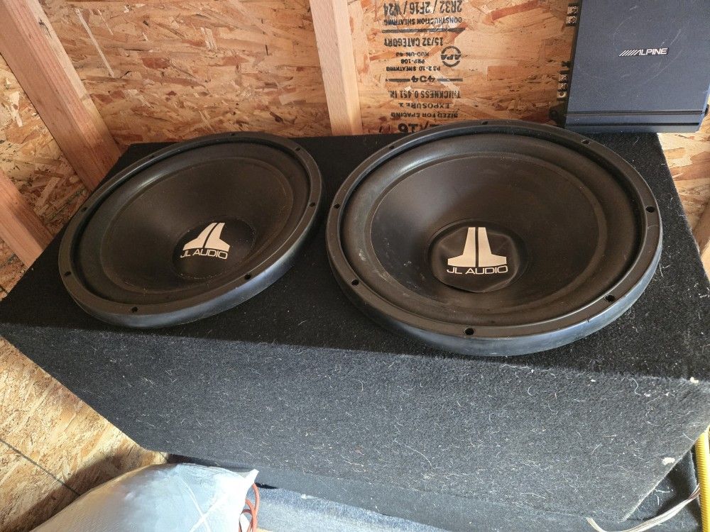 JL AUDIO 15" W3 It has some cosmetic damage, but nothing that prevents it from sounding great.