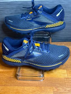Brooks Adrenaline GTS 22 Running Shoes size 7 W