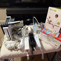 Nintendo Wii Console Bundle – GameCube Compatible – 10 Games + Accessories – $110