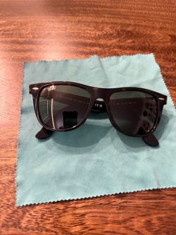 Ray-Ban Wayfarer Sunglasses Tortoise Frame