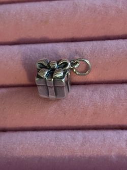 James Avery retired gift box charm