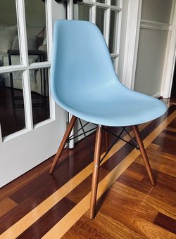 Eiffel  chair | Walnut base