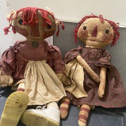 Raggedy in antique dolls