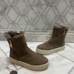 Size 7 J/SLIDES Taupe Leather with Faux Fur Lining Zip Sneaker Platform Booties