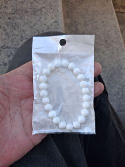 Modern White Beaded Stretch Bracelet - Contemporary Glossy Glass / Porcelain 8mm New Condition