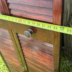 (2) 24”x80” Louver Plantation Bi-fold Closet Door, Tainted Brown