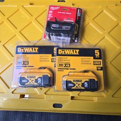 DEWALT 20VMAX XR 2 BATTERIES 5.0AH AND MILWAUKEE M18 BATTERIE 5.0AH NEW $100 EACH 