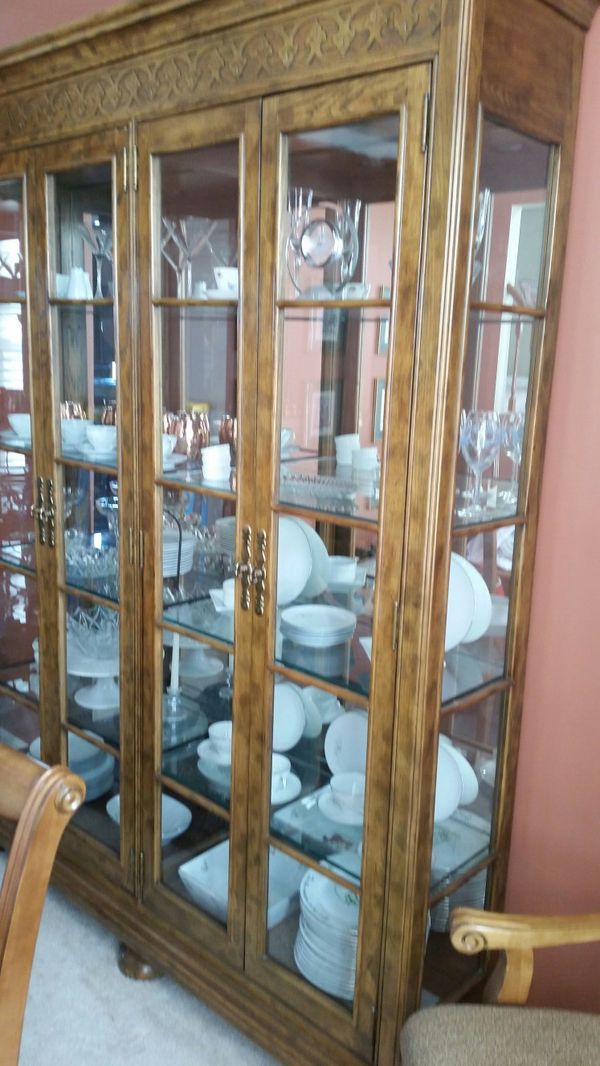 Henredon Lighted Mirrored China Cabinet For In Middletown Oh Offerup