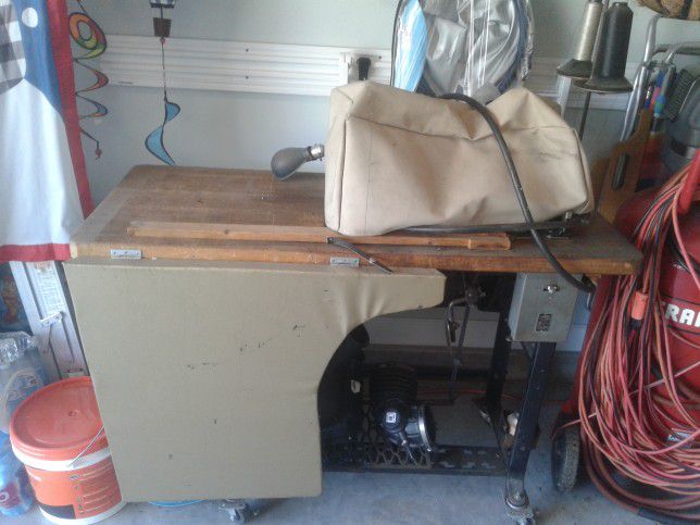 Upholstery and Convertible Top Sewing Machine And Table
