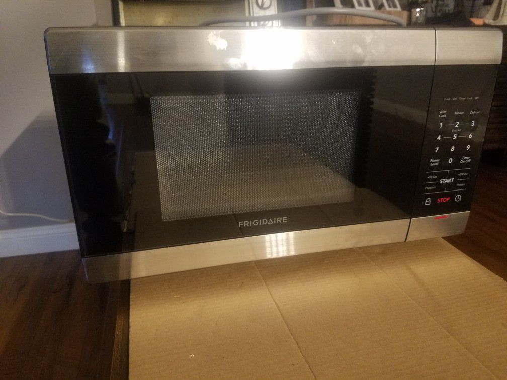 Frigidaire 1.1 Cu. Ft. Stainless Steel Microwave Oven
