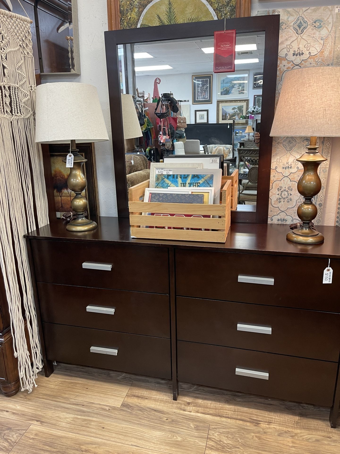 Dresser