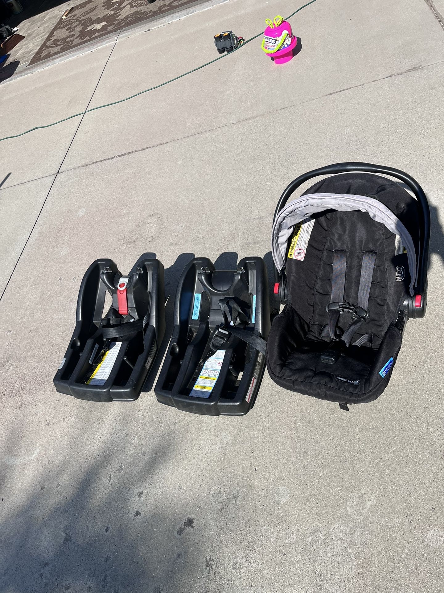 Graco Infant Car seat With Two Docks