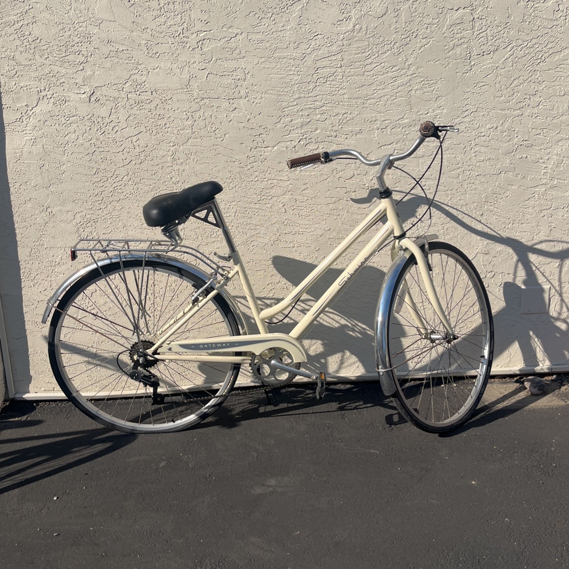 Schwinn Hybrid Cruiser Bike