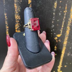 10k RED STONE RING 