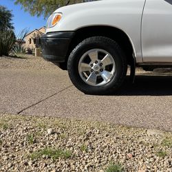 Toyota Tacoma 2015 Rims And Tires $200