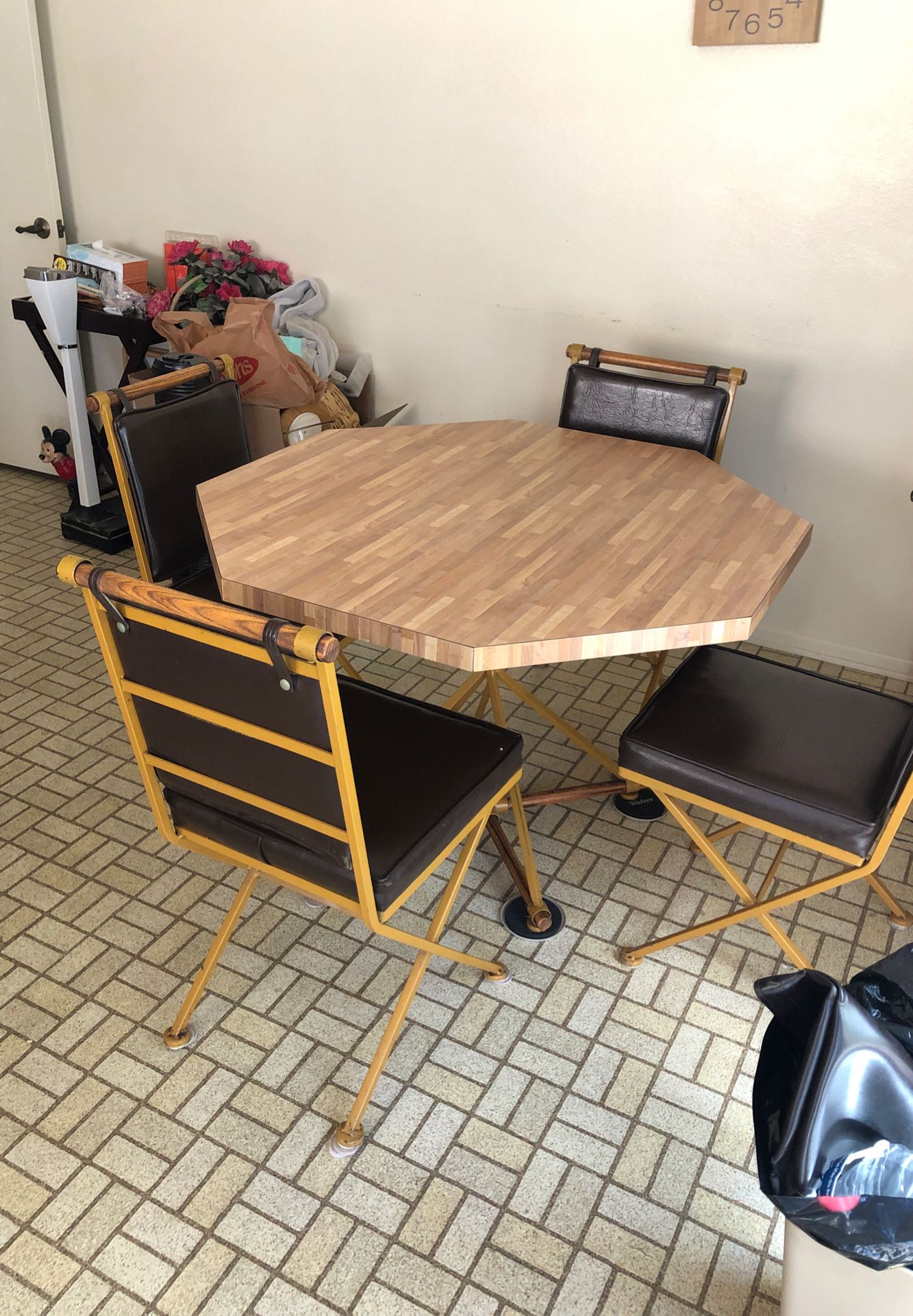 Kitchen table and matching chairs retro 70 style $150. Obo