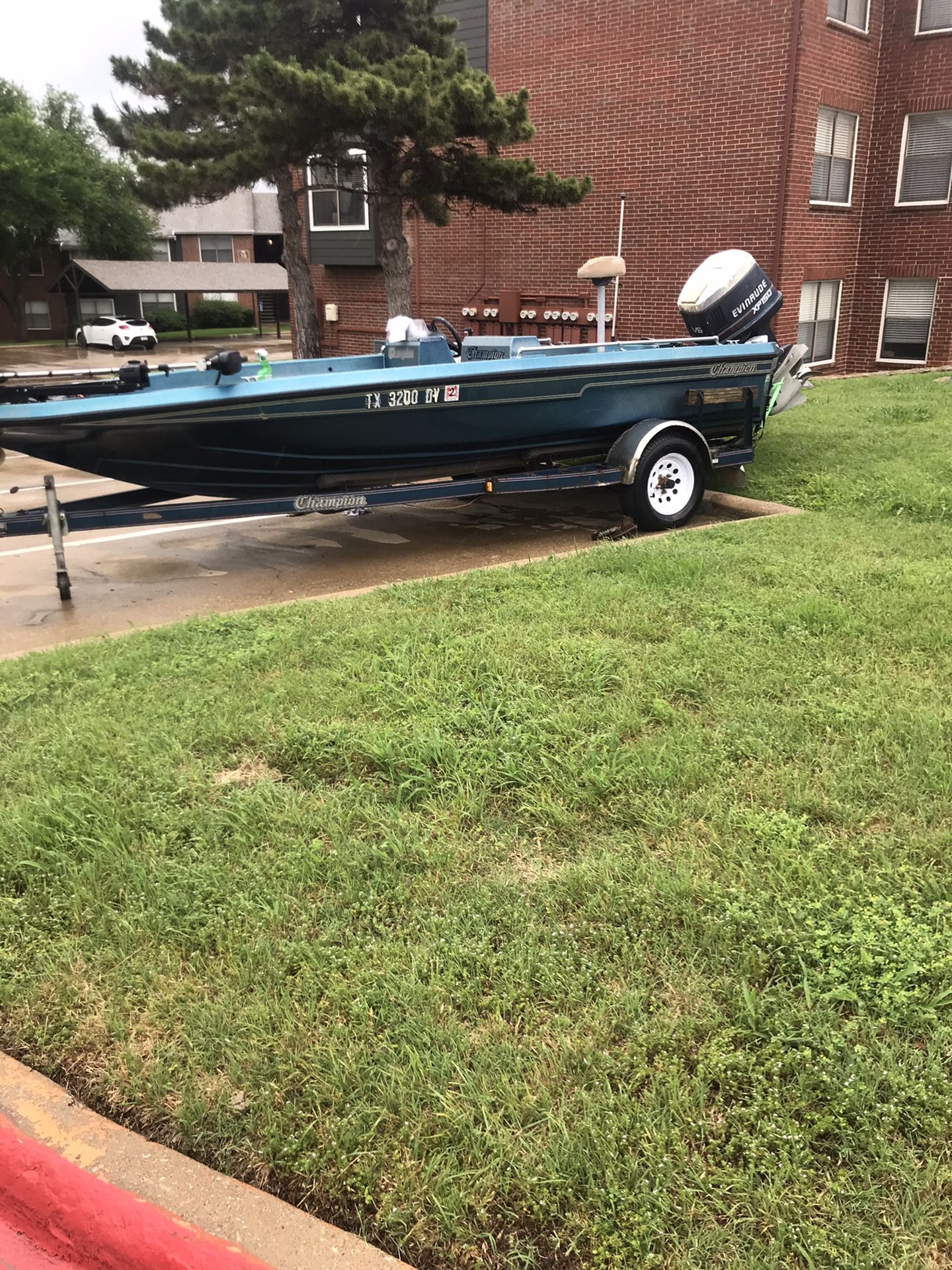 Photo 1989 champion bass boat