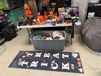 Halloween items (DESCRIPTION)