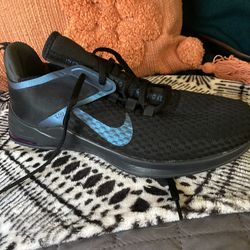 $30  Sz 8 Nike ladies shoes