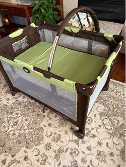 Brand New Graco Pack 'n Play On the Go Travel Playard and Matching Mattress