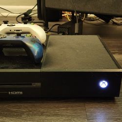 XBOX ONE WITH TWO CONTROLLERS 
