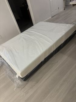 New Queen Size Mattress Memory Foam