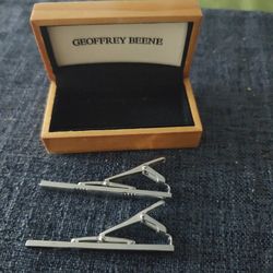 Necktie clips