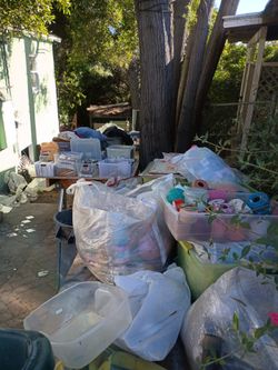 Yard sale 100s of 1 dollar items. 100s 2 dollar items.  lots of yarn, tools, antiques, books, vintage clothing, appliances, etc