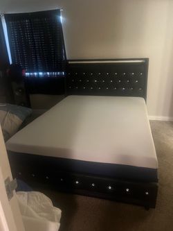 Quenn bed frame and mattress