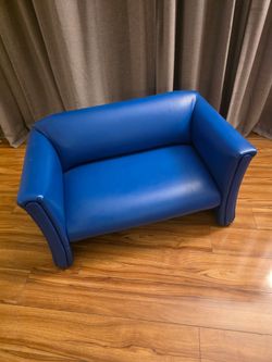 🛋️ Kids Blue Loveseat Chair – $25