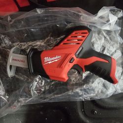 Milwaukee M12 Hacksaw 
