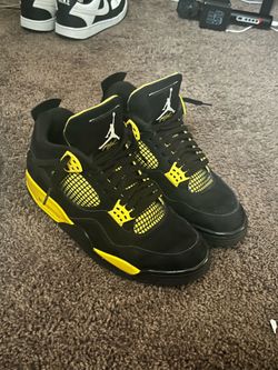Yellow Jordan Thunder Retro 4’s