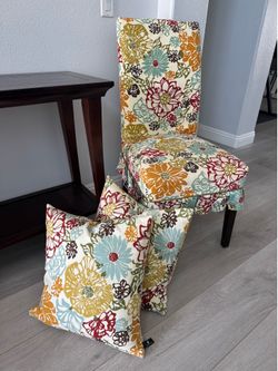 Pier 1 Imports Dana Chair With Dana Floral Slipcover And 2 Matching Pillows (all included for price)