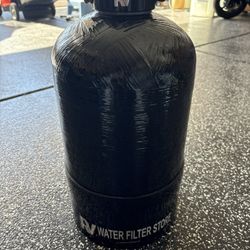 This is a portable water deionizer or water softener from RV Water Filter Store.  It is designed for use with RVs, boats, or for mobile car washing 