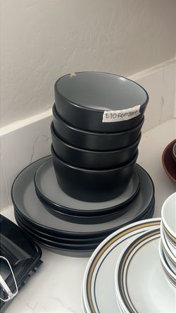 Plate set in black and white $10 each